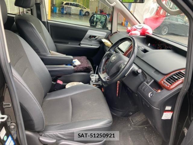 Toyota VOXY 2013-07 7621241-18