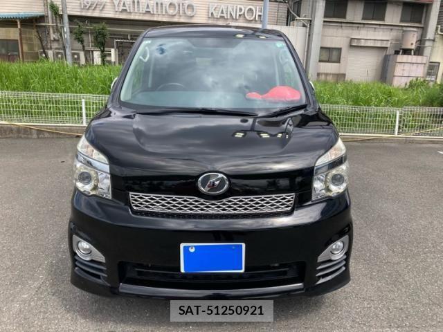 Toyota VOXY 2013-07 7621241-1