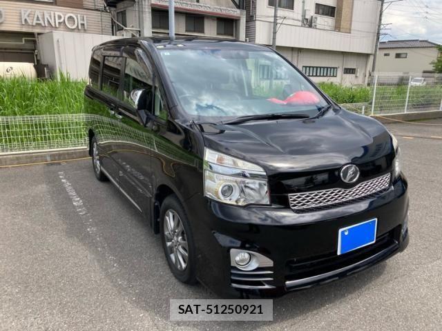 Toyota VOXY 2013-07 7621241-2