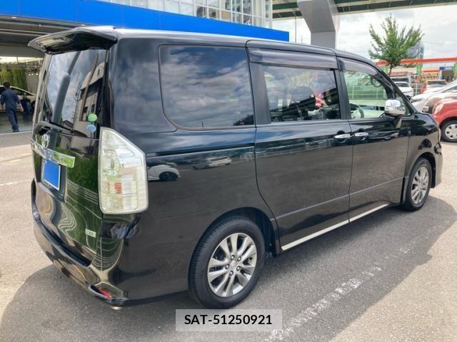 Toyota VOXY 2013-07 7621241-5