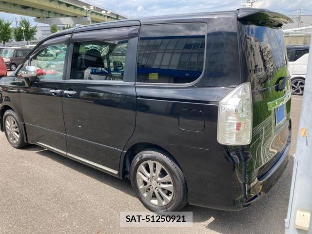 Toyota VOXY 2013-07 7621241-6