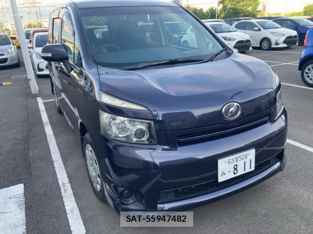 Toyota VOXY 2010-02 7621247-0