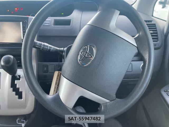 Toyota VOXY 2010-02 7621247-12