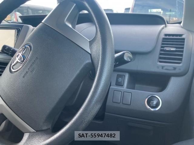 Toyota VOXY 2010-02 7621247-15