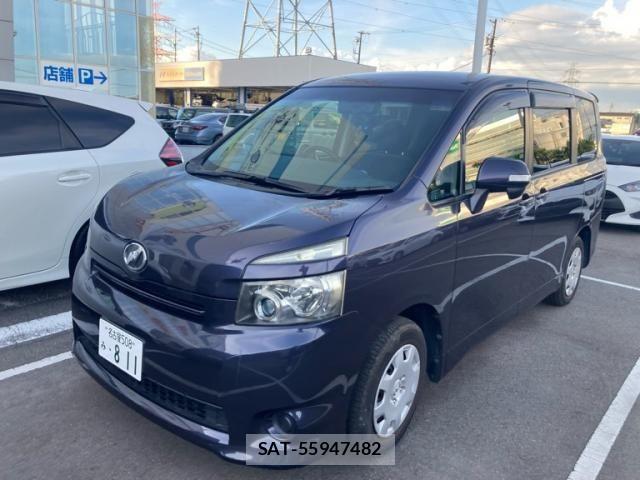 Toyota VOXY 2010-02 7621247-1