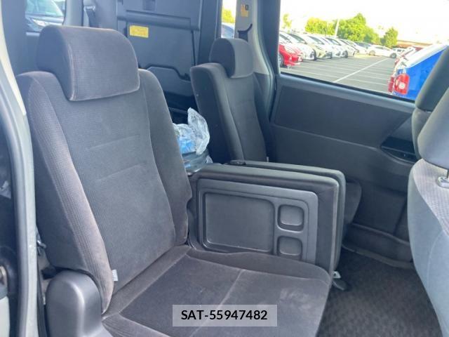 Toyota VOXY 2010-02 7621247-6