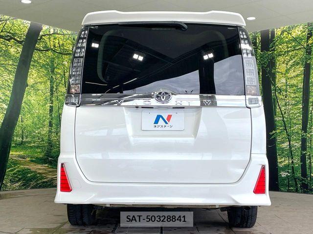 Toyota VOXY 2015-05 7621226-15