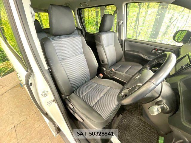 Toyota VOXY 2015-05 7621226-7