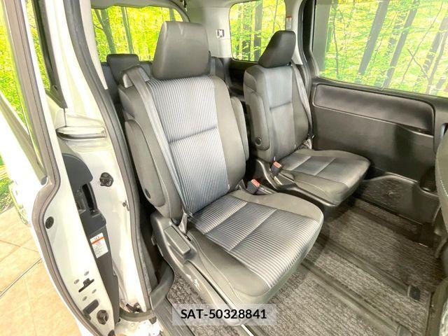 Toyota VOXY 2015-05 7621226-8
