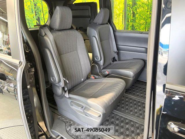 Toyota VOXY 2024-12 7621176-8