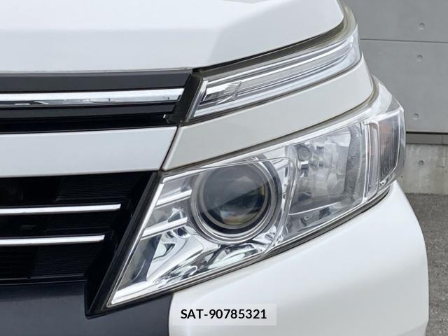 Toyota VOXY 2015-09 7621223-10