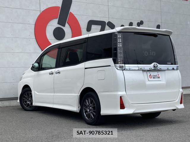 Toyota VOXY 2015-09 7621223-14