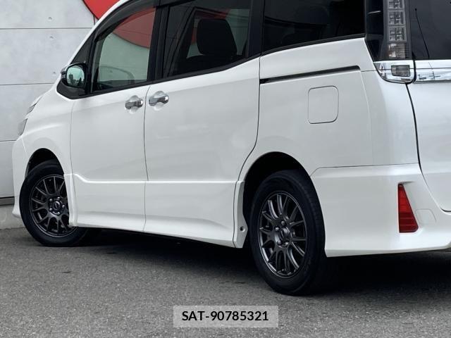 Toyota VOXY 2015-09 7621223-15