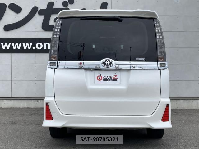 Toyota VOXY 2015-09 7621223-17