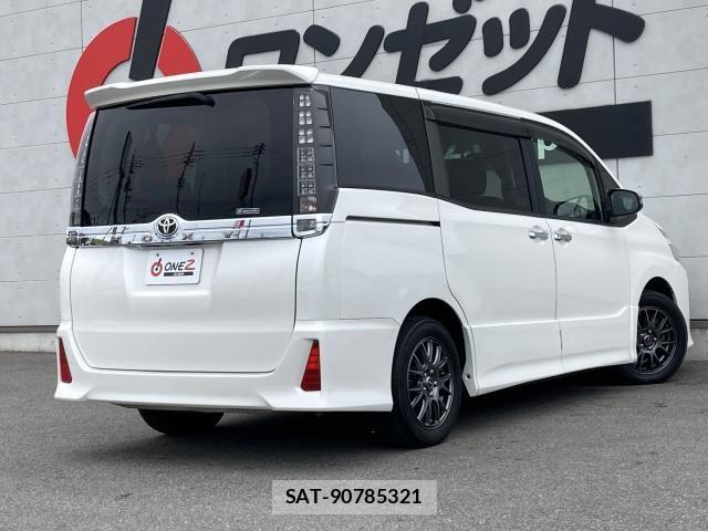 Toyota VOXY 2015-09 7621223-1