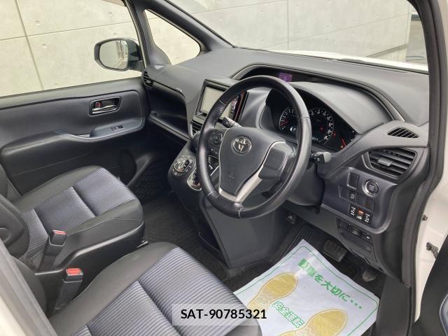 Toyota VOXY 2015-09 7621223-20