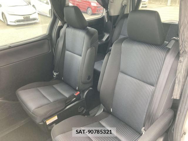 Toyota VOXY 2015-09 7621223-26