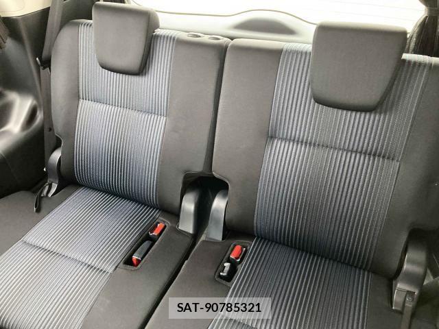 Toyota VOXY 2015-09 7621223-27