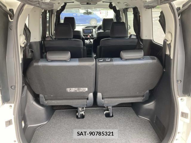 Toyota VOXY 2015-09 7621223-28