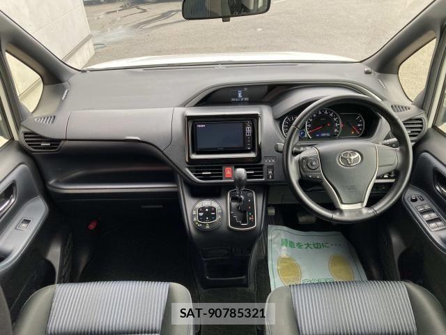 Toyota VOXY 2015-09 7621223-2