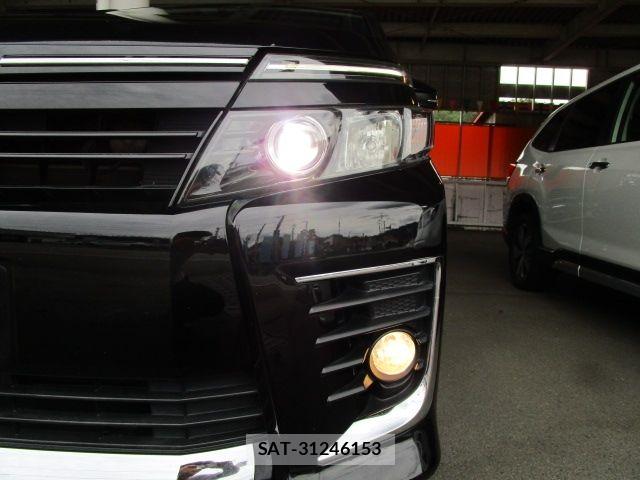 Toyota VOXY 2014-06 7621234-15