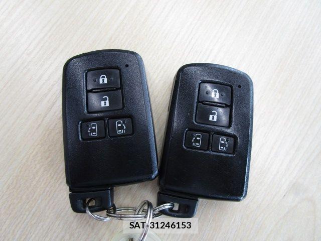 Toyota VOXY 2014-06 7621234-17
