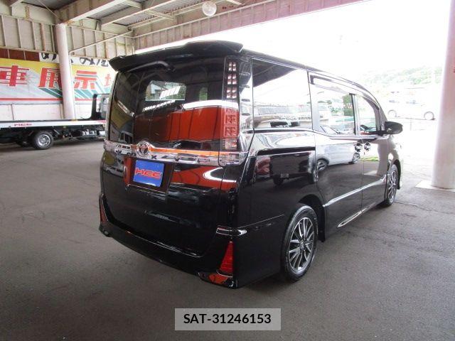 Toyota VOXY 2014-06 7621234-2