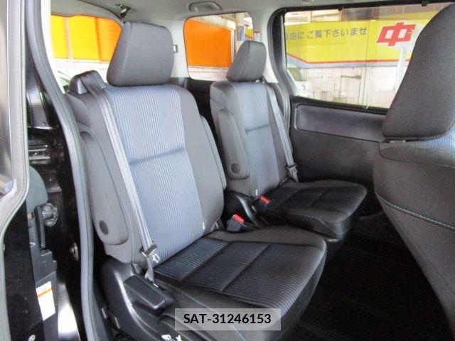 Toyota VOXY 2014-06 7621234-6