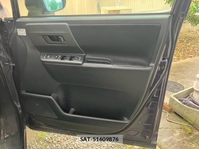 Toyota VOXY 2010-08 7621255-9