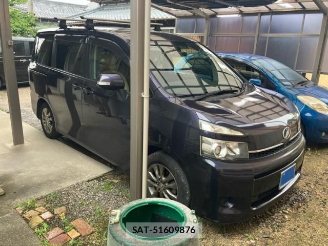 Toyota VOXY 2010-08 7621255-1