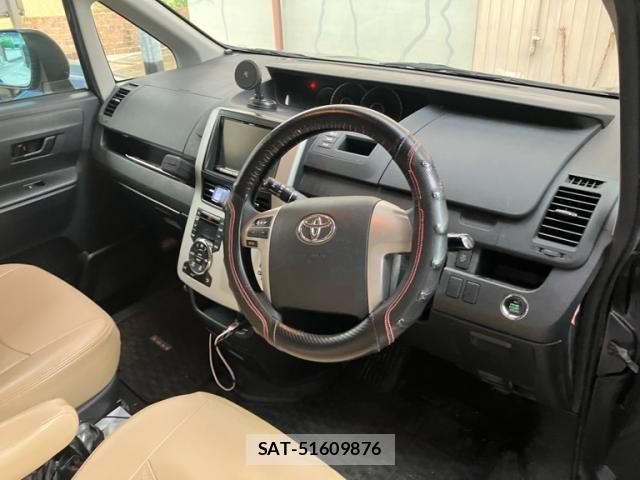 Toyota VOXY 2010-08 7621255-22
