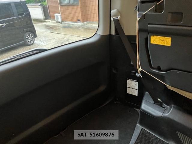 Toyota VOXY 2010-08 7621255-25