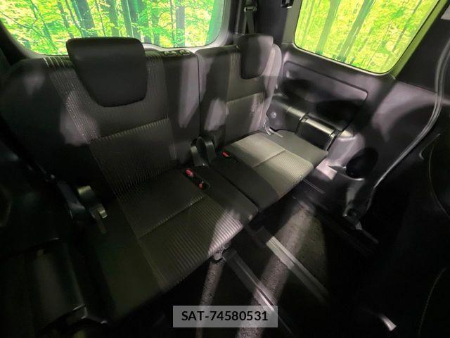 Toyota VOXY 2018-03 7621218-9