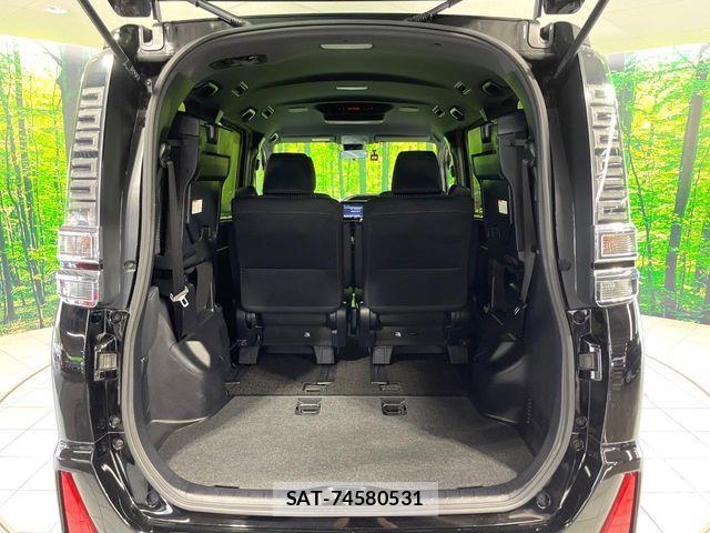 Toyota VOXY 2018-03 7621218-10