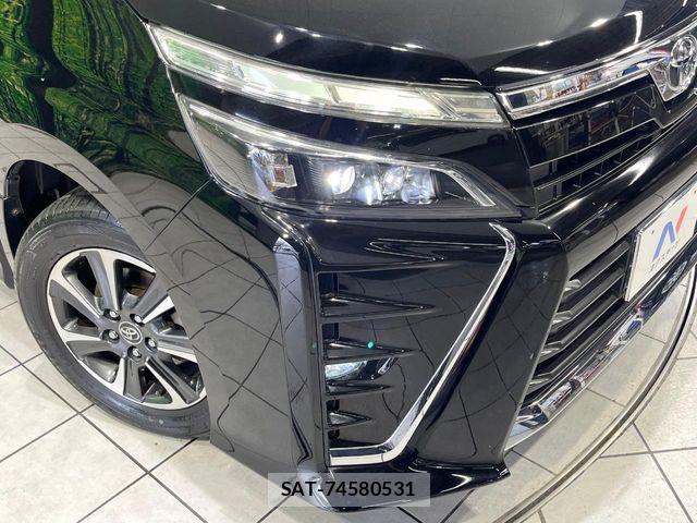 Toyota VOXY 2018-03 7621218-12