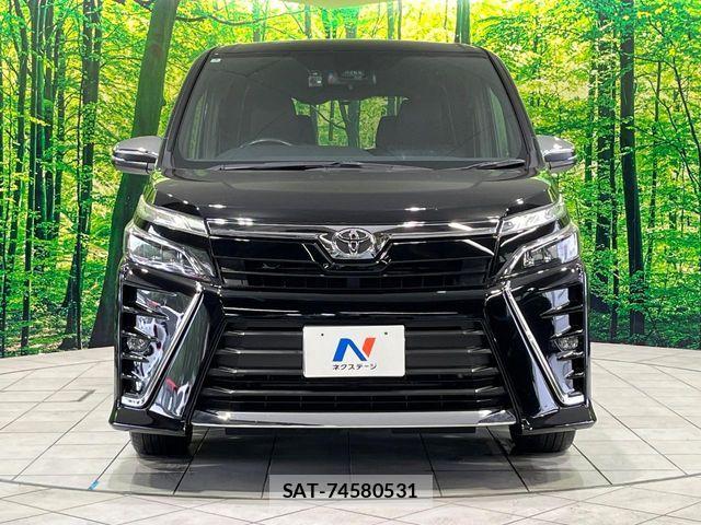 Toyota VOXY 2018-03 7621218-14