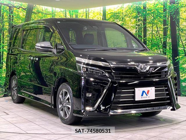 Toyota VOXY 2018-03 7621218-16