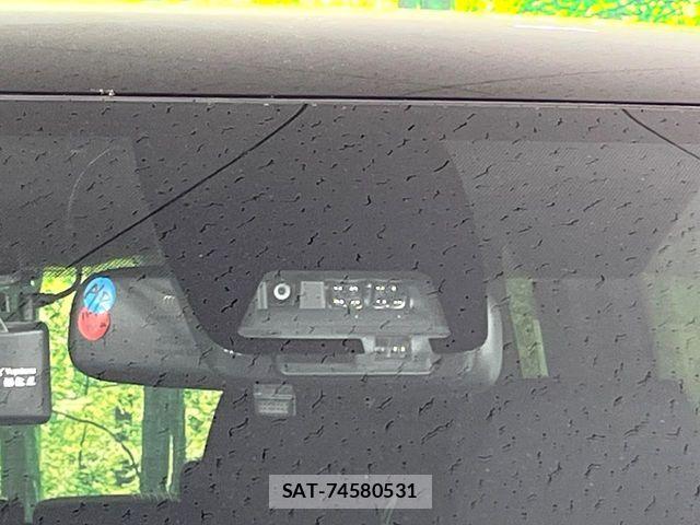Toyota VOXY 2018-03 7621218-5
