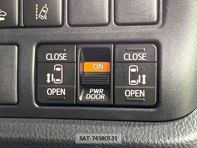Toyota VOXY 2018-03 7621218-6