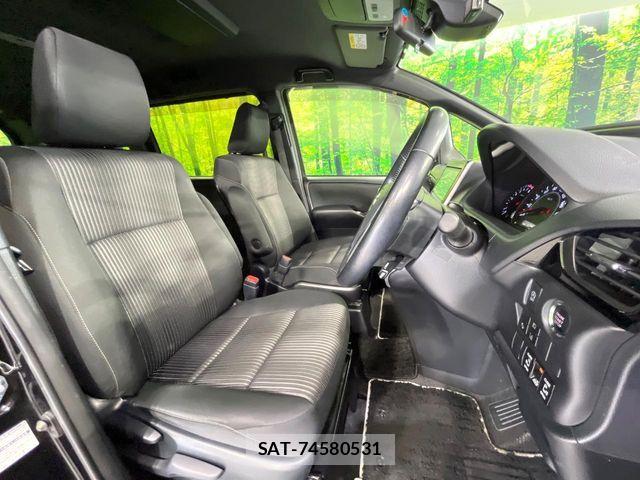 Toyota VOXY 2018-03 7621218-7