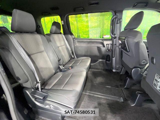 Toyota VOXY 2018-03 7621218-8