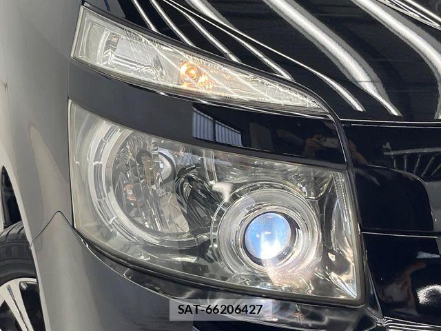 Toyota VOXY 2007-10 7621240-11