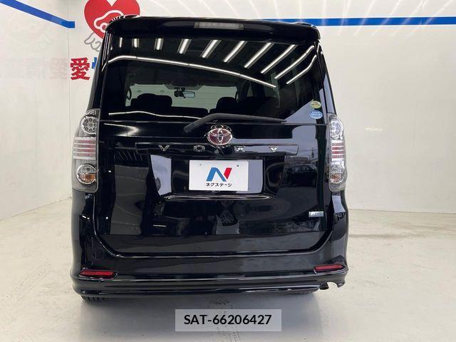 Toyota VOXY 2007-10 7621240-14