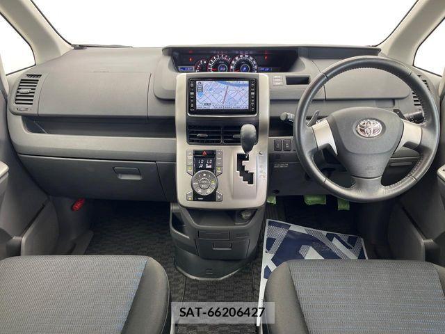 Toyota VOXY 2007-10 7621240-1