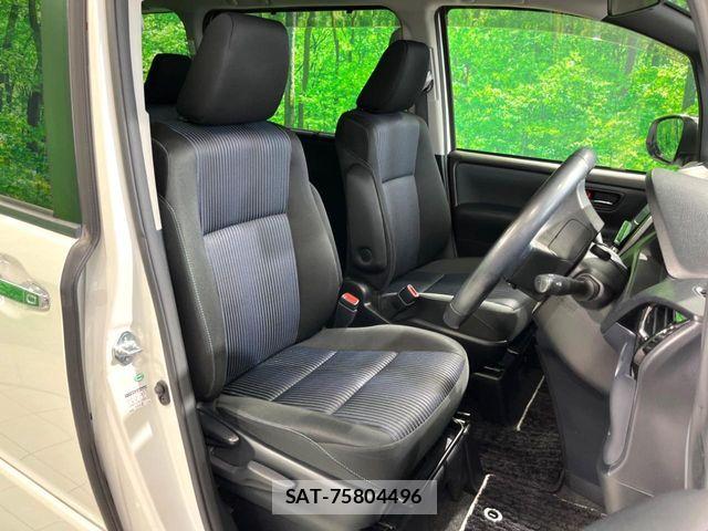 Toyota VOXY 2017-06 7621228-9