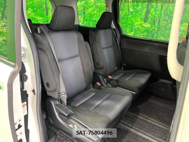 Toyota VOXY 2017-06 7621228-10
