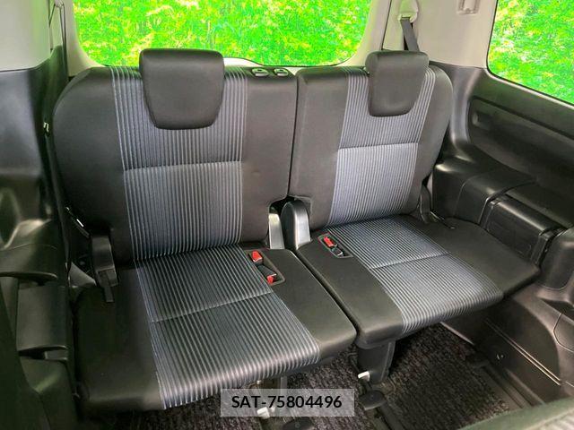 Toyota VOXY 2017-06 7621228-11