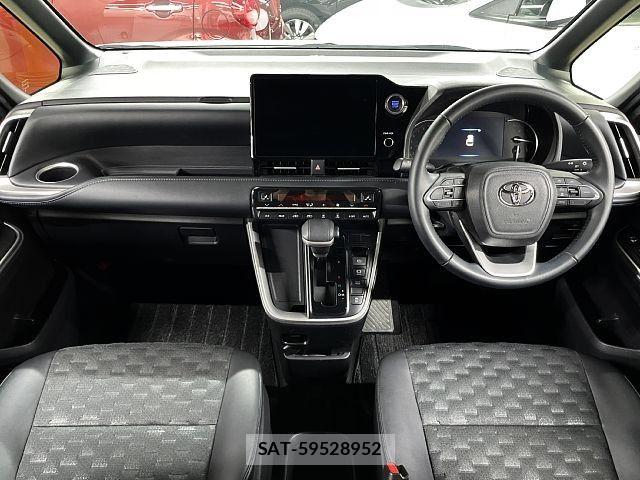 Toyota VOXY 2022-03 7621179-1