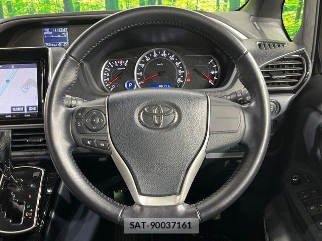 Toyota VOXY 2016-10 7621211-11