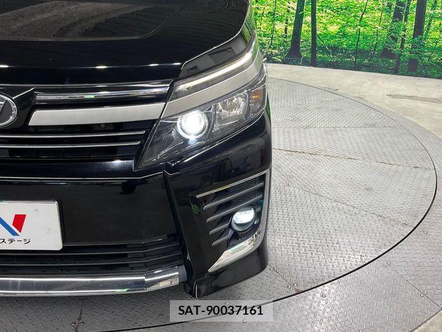 Toyota VOXY 2016-10 7621211-12